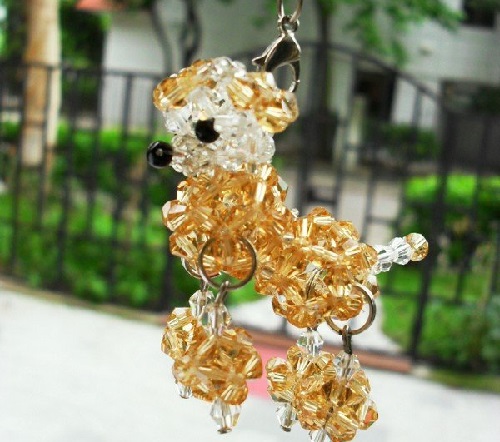 4月13日，靈活就業(yè)手工項(xiàng)目，居家好手工副業(yè)，在手工之家，加工人員通過銷售掙錢，這樣做收入更好，圖為勵(lì)志珠珠繡串珠手工產(chǎn)品剪影