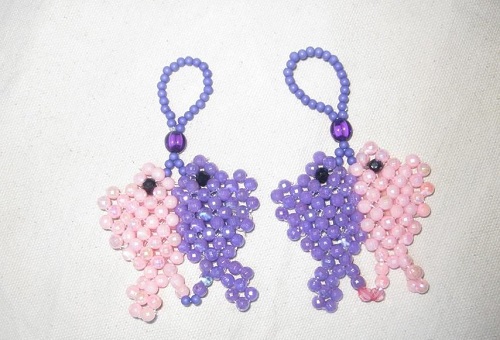 4月13日，靈活就業(yè)手工項(xiàng)目，居家好手工副業(yè)，在手工之家，加工人員通過銷售掙錢，這樣做收入更好，圖為勵(lì)志珠珠繡串珠手工產(chǎn)品剪影