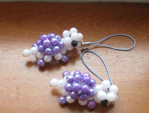 4月13日，靈活就業(yè)手工項(xiàng)目，居家好手工副業(yè)，在手工之家，加工人員通過銷售掙錢，這樣做收入更好，圖為勵(lì)志珠珠繡串珠手工產(chǎn)品剪影