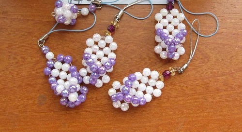 4月13日，靈活就業(yè)手工項(xiàng)目，居家好手工副業(yè)，在手工之家，加工人員通過銷售掙錢，這樣做收入更好，圖為勵(lì)志珠珠繡串珠手工產(chǎn)品剪影