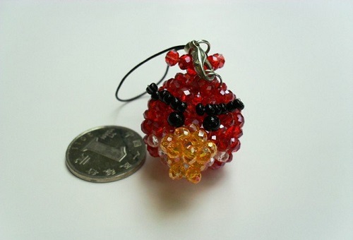 4月15日，手工加工回收項目，在家做手工靈活就業(yè)，在手工之家與家人一起做，如何分工，圖為勵志珠珠繡串珠手工產(chǎn)品剪影