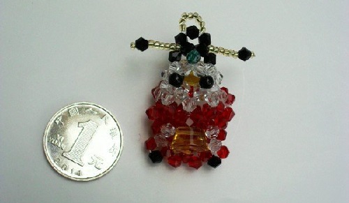 4月15日，手工加工回收項目，在家做手工靈活就業(yè)，在手工之家與家人一起做，如何分工，圖為勵志珠珠繡串珠手工產(chǎn)品剪影