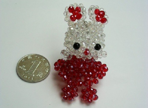 4月16日，拿回家做的手工項目，手工靈活就業(yè)的好副業(yè)，手工之家的手工項目，加工和銷售都培訓什么，圖為勵志珠珠繡串珠手工產(chǎn)品剪影