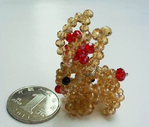 4月16日，拿回家做的手工項目，手工靈活就業(yè)的好副業(yè)，手工之家的手工項目，加工和銷售都培訓什么，圖為勵志珠珠繡串珠手工產(chǎn)品剪影