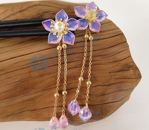 4月18日，想接正規(guī)廠家的手工項(xiàng)目，在家通過手工靈活就業(yè)，在手工之家如何咨詢、如何申請合作，圖為勵志珠珠繡串珠手工產(chǎn)品剪影