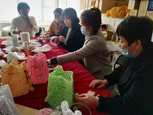 越了解、心越齊------記手工之家參加邯鄲市婦女手工業(yè)協(xié)會走近企業(yè)相關(guān)活動(dòng)