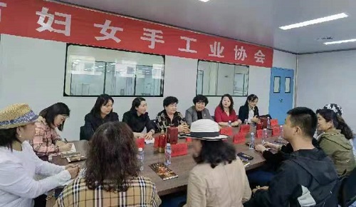 越了解、心越齊------記手工之家參加邯鄲市婦女手工業(yè)協(xié)會走近企業(yè)相關(guān)活動(dòng)