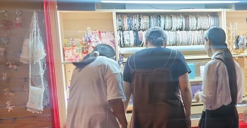 移動潮品店，手工之家始終堅(jiān)持以消費(fèi)者和市場的需求為本