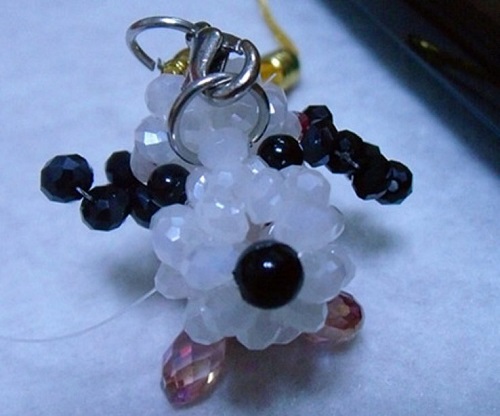 4月20日，在家可以做的兼職工作，正規(guī)手工活外發(fā)加工網(wǎng)副業(yè)，在手工之家，合作簽合同，大家都放心，圖為勵(lì)志珠珠繡串珠手工產(chǎn)品剪影