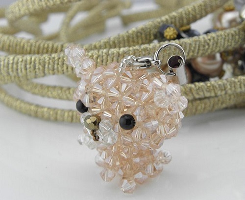 4月21日，手工活外發(fā)加工正規(guī)廠家直接發(fā)貨，在家做的手工靈活就業(yè)，在手工之家合作都有什么內(nèi)容，圖為勵(lì)志珠珠繡串珠手工產(chǎn)品剪影