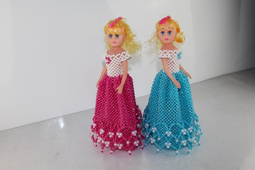 4月24日，手工活150一天在家做串珠可信嗎，手工靈活就業(yè)好選擇，手工之家的創(chuàng)新，都有哪些渠道，圖為勵志珠珠繡串珠手工產(chǎn)品剪影