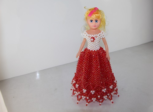 4月24日，手工活150一天在家做串珠可信嗎，手工靈活就業(yè)好選擇，手工之家的創(chuàng)新，都有哪些渠道，圖為勵志珠珠繡串珠手工產(chǎn)品剪影