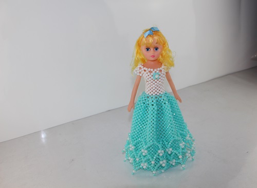 4月24日，手工活150一天在家做串珠可信嗎，手工靈活就業(yè)好選擇，手工之家的創(chuàng)新，都有哪些渠道，圖為勵志珠珠繡串珠手工產(chǎn)品剪影