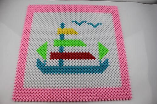 4月26日，外發(fā)加工接單平臺(tái)，在家做手工掙錢增收，全面了解手工之家都指什么，圖為勵(lì)志珠珠繡串珠手工產(chǎn)品剪影