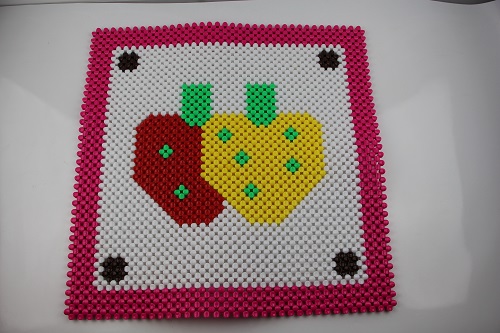 4月26日，外發(fā)加工接單平臺(tái)，在家做手工掙錢增收，全面了解手工之家都指什么，圖為勵(lì)志珠珠繡串珠手工產(chǎn)品剪影