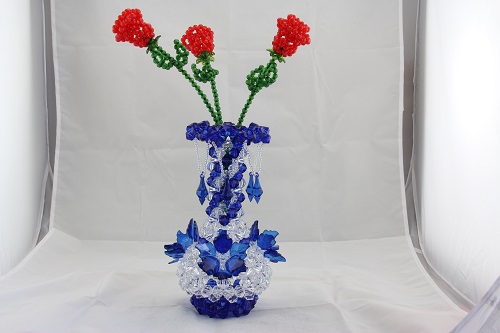 4月27日，在家里做什么可以掙錢又不用多投資，純手工項目受歡迎，手工之家的珠繡串珠項目好做在哪里，圖為勵志珠珠繡串珠手工產品剪影