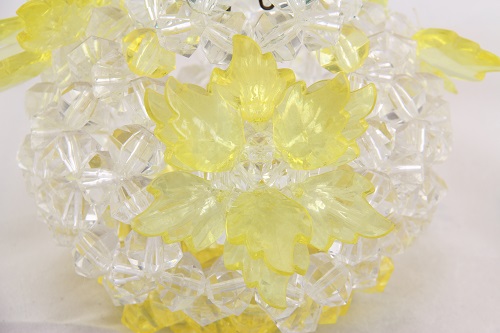 4月27日，在家里做什么可以掙錢又不用多投資，純手工項目受歡迎，手工之家的珠繡串珠項目好做在哪里，圖為勵志珠珠繡串珠手工產品剪影