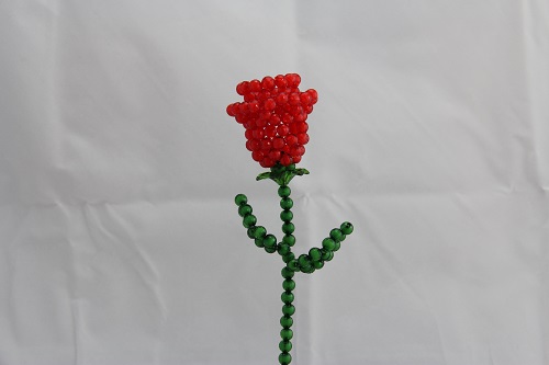 4月27日，在家里做什么可以掙錢又不用多投資，純手工項目受歡迎，手工之家的珠繡串珠項目好做在哪里，圖為勵志珠珠繡串珠手工產品剪影