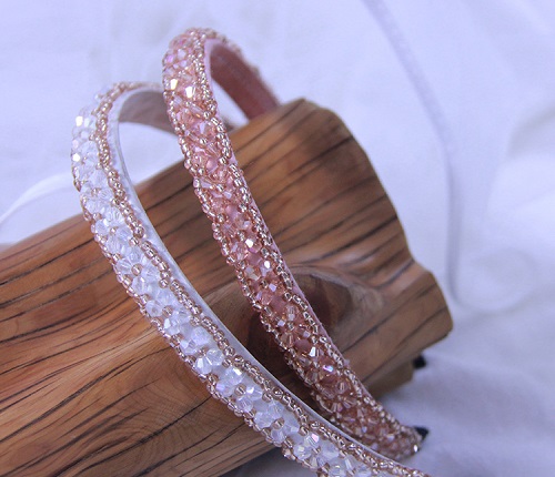 4月30日，在家兼職平臺(tái)正規(guī)的日結(jié)手工有沒(méi)有，在家手工掙錢(qián)，通過(guò)手工之家開(kāi)飾品加工廠，收入如何，圖為勵(lì)志珠珠繡串珠手工產(chǎn)品剪影