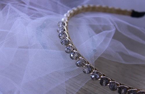 5月1日，在家里做什么可以掙錢，拿回家做的手工項(xiàng)目，掙錢的副業(yè)，在手工之家做好手工有前提，圖為勵志珠珠繡串珠手工產(chǎn)品剪影