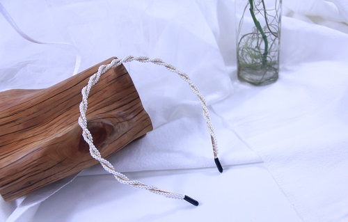 5月1日，在家里做什么可以掙錢，拿回家做的手工項(xiàng)目，掙錢的副業(yè)，在手工之家做好手工有前提，圖為勵志珠珠繡串珠手工產(chǎn)品剪影