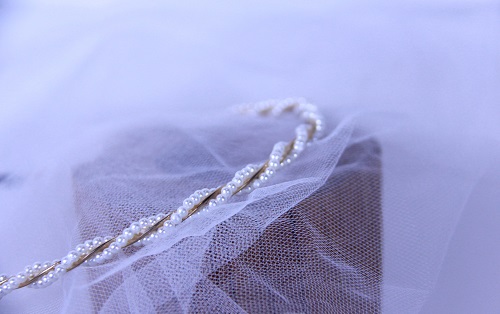 5月1日，在家里做什么可以掙錢，拿回家做的手工項(xiàng)目，掙錢的副業(yè)，在手工之家做好手工有前提，圖為勵志珠珠繡串珠手工產(chǎn)品剪影