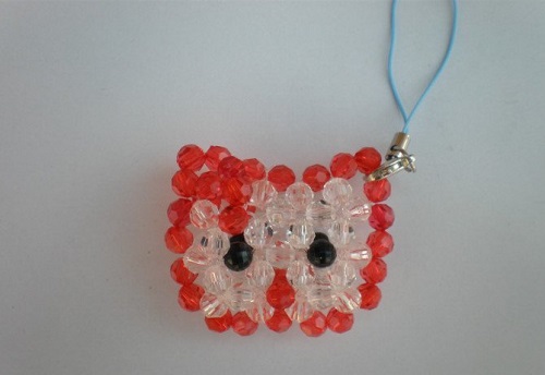 5月2日，兼職手工活外發(fā)加工在家可做，正規(guī)可靠的純手工項(xiàng)目，與手工之家合作配套的是什么，圖為勵(lì)志珠珠繡串珠手工產(chǎn)品剪影