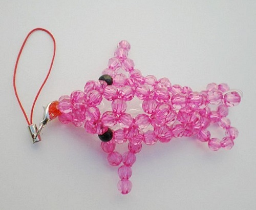 5月2日，兼職手工活外發(fā)加工在家可做，正規(guī)可靠的純手工項(xiàng)目，與手工之家合作配套的是什么，圖為勵(lì)志珠珠繡串珠手工產(chǎn)品剪影