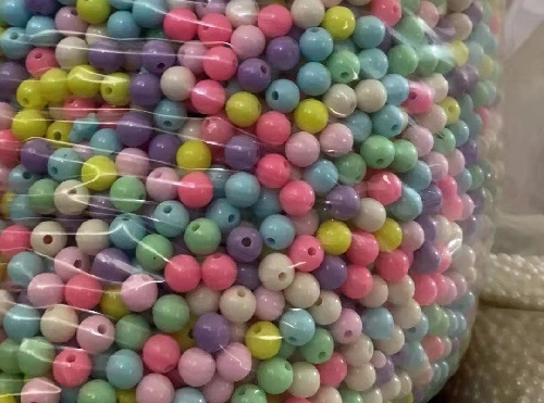 5月4日，在家做兼職的正規(guī)平臺，居家靈活就業(yè)好副業(yè)，在手工之家，加工人員各個有什么特點，圖為勵志珠珠繡串珠手工材料剪影