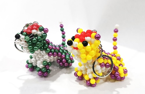 5月5日，在家兼職平臺(tái)正規(guī)的日結(jié)，靈活就業(yè)串珠手工，在手工之家，很多人一合作就是多年，圖為勵(lì)志珠珠繡串珠手工產(chǎn)品剪影