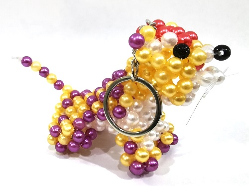 5月5日，在家兼職平臺(tái)正規(guī)的日結(jié)，靈活就業(yè)串珠手工，在手工之家，很多人一合作就是多年，圖為勵(lì)志珠珠繡串珠手工產(chǎn)品剪影