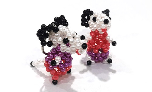 5月6日，兼職手工活外發(fā)加工在家可做，在家做的手工副業(yè)，手工之家的銷售、加工如何選產(chǎn)品，圖為勵志珠珠繡串珠手工產(chǎn)品剪影