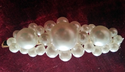 5月9日，手工活兼職是真的嗎，居家專兼職的好副業(yè)，靈活就業(yè)手工，手工之家加工銷售協(xié)同發(fā)展，圖為勵志珠珠繡串珠手工產(chǎn)品剪影