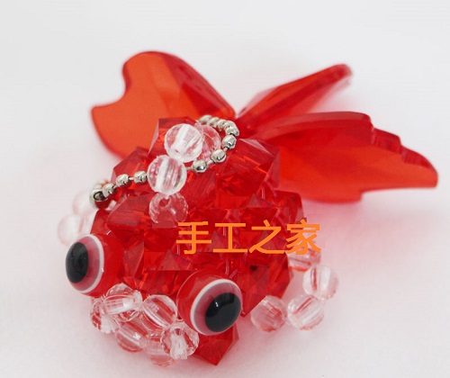 5月10日，在家兼職手工活，帶回家做的手工項目，在手工之家，為什么大家的收入有時差別那么大？圖為勵志珠珠繡串珠手工產(chǎn)品剪影