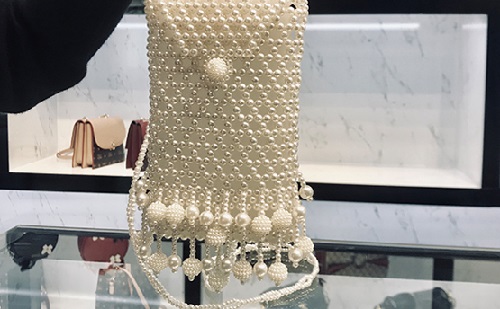 5月11日，手工活外發(fā)一手貨源，靈活就業(yè)居家掙錢，在手工之家，加工材料包具體提供什么？圖為勵(lì)志珠珠繡串珠手工產(chǎn)品剪影