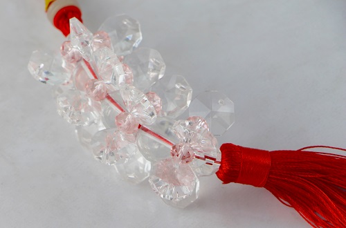 5月13日，在家做兼職的正規(guī)平臺，可靠的串珠手工，手工之家與合作的人員相互支持，合作共贏，圖為勵志珠珠繡串珠手工產(chǎn)品剪影