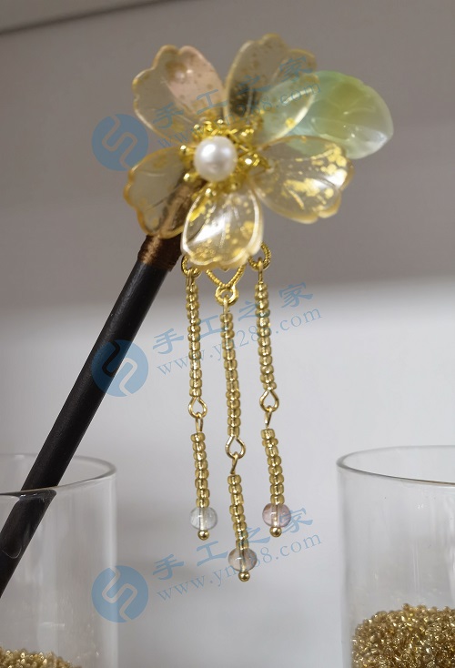 5月14日，在家可以做的兼職工作，拿回家做的手工項目，手工之家加工+銷售的合作模式如何，圖為勵志珠珠繡串珠手工產(chǎn)品剪影