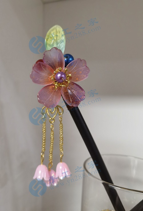 5月14日，在家可以做的兼職工作，拿回家做的手工項目，手工之家加工+銷售的合作模式如何，圖為勵志珠珠繡串珠手工產(chǎn)品剪影