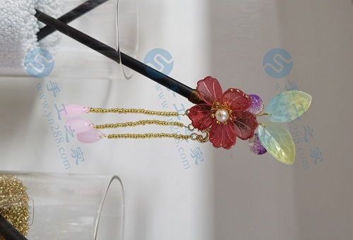 5月14日，在家可以做的兼職工作，拿回家做的手工項目，手工之家加工+銷售的合作模式如何，圖為勵志珠珠繡串珠手工產(chǎn)品剪影