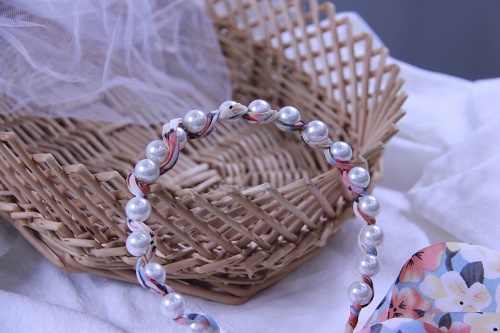 5月19日，手工活兼職招聘信息，正規(guī)可靠的手工項目，手工之家手工事業(yè)全面發(fā)展成果加工人員共享，圖為勵志珠珠繡串珠手工產(chǎn)品剪影