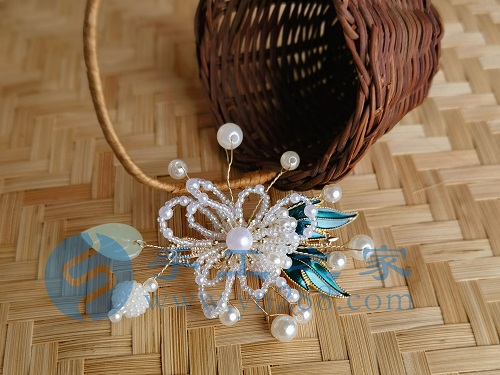 5月22日，家里干的手工活兼職，純手工加工項(xiàng)目，手工之家外發(fā)加工、成品銷售等都對外合作，圖為勵(lì)志珠珠繡串珠手工繡珠剪影