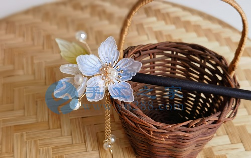 5月22日，家里干的手工活兼職，純手工加工項(xiàng)目，手工之家外發(fā)加工、成品銷售等都對外合作，圖為勵(lì)志珠珠繡串珠手工繡珠剪影