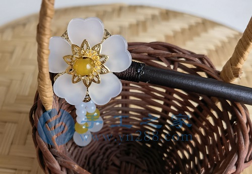 5月22日，家里干的手工活兼職，純手工加工項(xiàng)目，手工之家外發(fā)加工、成品銷售等都對外合作，圖為勵(lì)志珠珠繡串珠手工繡珠剪影