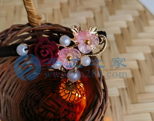 5月22日，家里干的手工活兼職，純手工加工項(xiàng)目，手工之家外發(fā)加工、成品銷售等都對外合作，圖為勵(lì)志珠珠繡串珠手工繡珠剪影