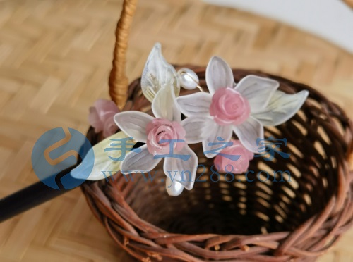 5月22日，家里干的手工活兼職，純手工加工項(xiàng)目，手工之家外發(fā)加工、成品銷售等都對外合作，圖為勵(lì)志珠珠繡串珠手工繡珠剪影