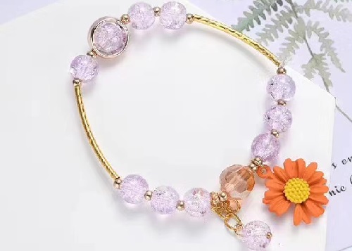 5月29日，外發(fā)加工接單平臺(tái)，靈活就業(yè)手工飾品廠(chǎng)項(xiàng)目，月底了，手工之家手工好，才有更好的合作和收入，圖為勵(lì)志珠珠繡串珠手工產(chǎn)品剪影