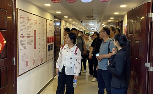 飾品加工廠+移動(dòng)潮品店，讓大家一起做手工掙錢 ------ 記石家莊項(xiàng)目考察團(tuán)隊(duì)到手工之家考察合作