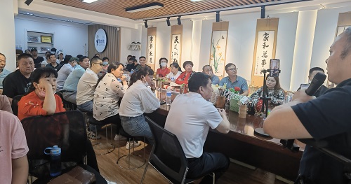 飾品加工廠+移動(dòng)潮品店，讓大家一起做手工掙錢 ------ 記石家莊項(xiàng)目考察團(tuán)隊(duì)到手工之家考察合作