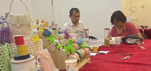 山東69歲崔大媽來手工之家考察學(xué)習(xí)合作，為什么做的比很多人都要強