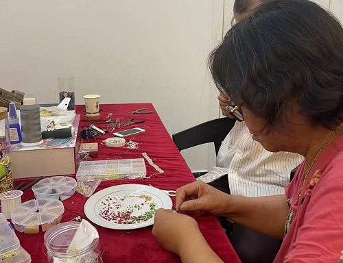 山東69歲崔大媽來手工之家考察學(xué)習(xí)合作，為什么做的比很多人都要強